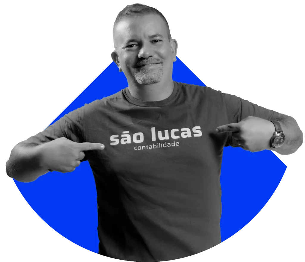 Leandro Bueno vestindo a camisa da São Lucas Contabilidade
